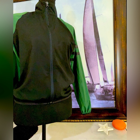 DIP XS fitness jacket 100% polyester RN# 29360 color black - green pre-owned - Picture 1 of 15